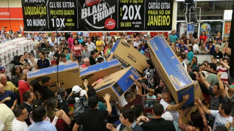 Black Friday   A corrida pelos melhores descontos!