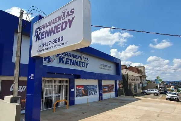 As lojas Ferramentas Kennedy estão abertas?