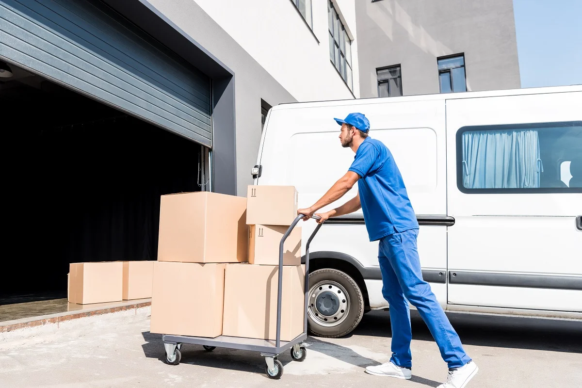 Conheça o carrinho plataforma, a melhor opção para carregar peso